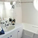 52 Clichy - D'hotes 4*