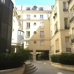 52 Clichy - D'hotes 4*