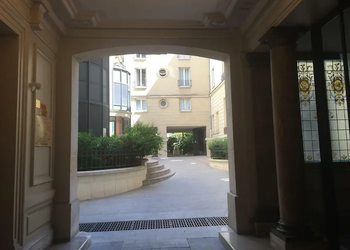 52 Clichy - D'hotes