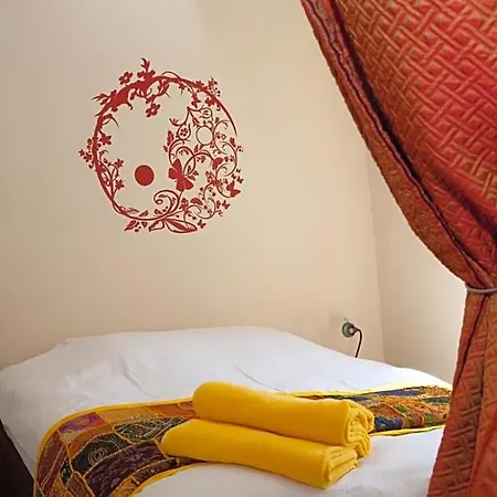 52 Clichy - D'hotes Bed & Breakfast