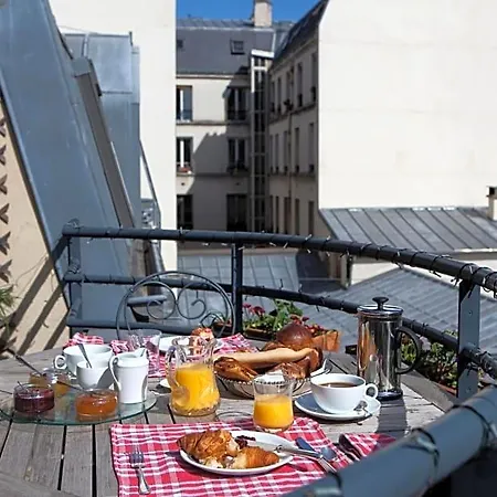 52 Clichy - D'hotes 4*