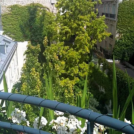 52 Clichy - D'hotes 4* Parigi
