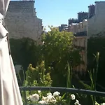 Bed & Breakfast 52 Clichy - D'hotes 4*