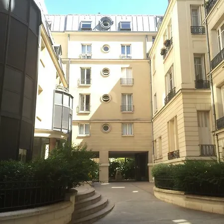 52 Clichy - D'hotes 4*
