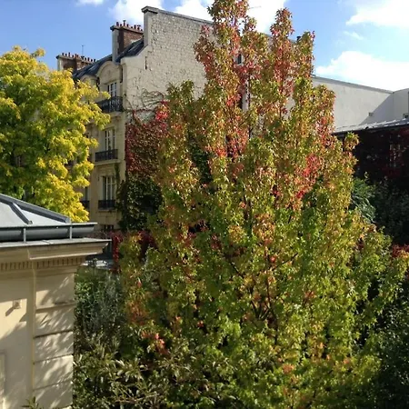 52 Clichy - D'hotes * Paris