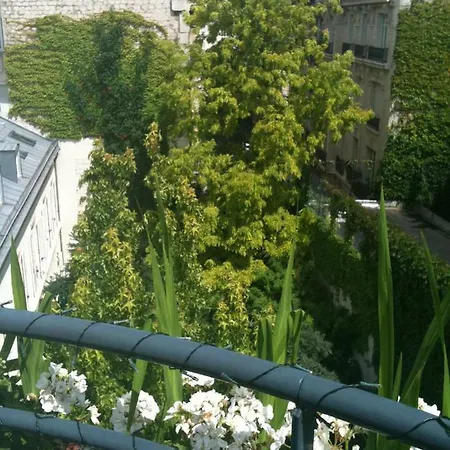 52 Clichy - D'hotes Bed & Breakfast Paris