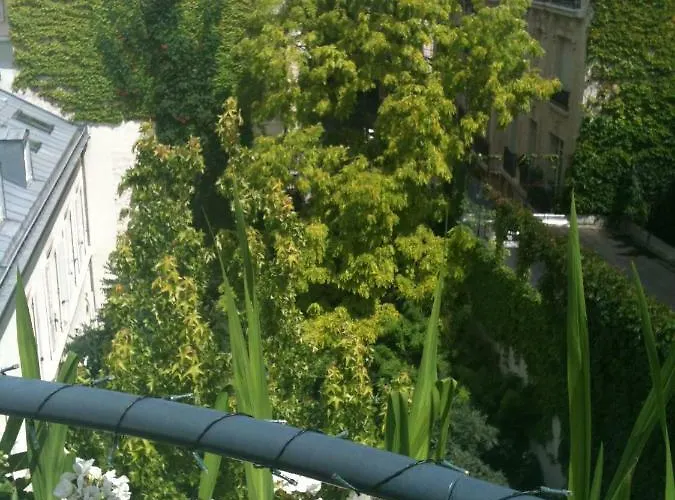 52 Clichy - D'hotes Отель типа 
