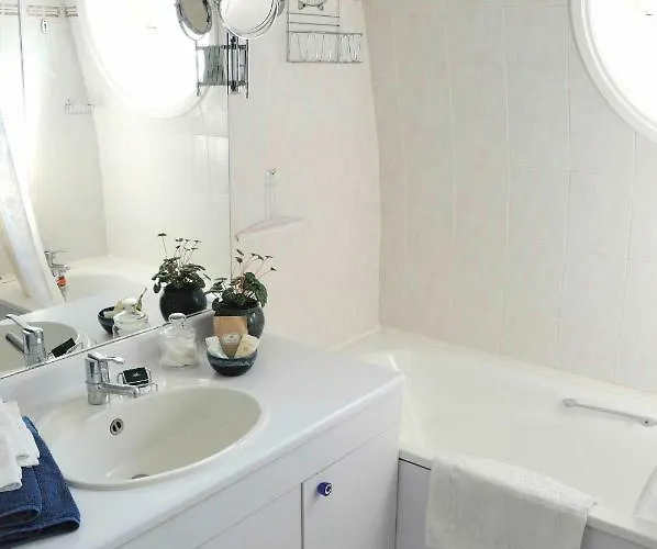 52 Clichy - D'hotes 4*